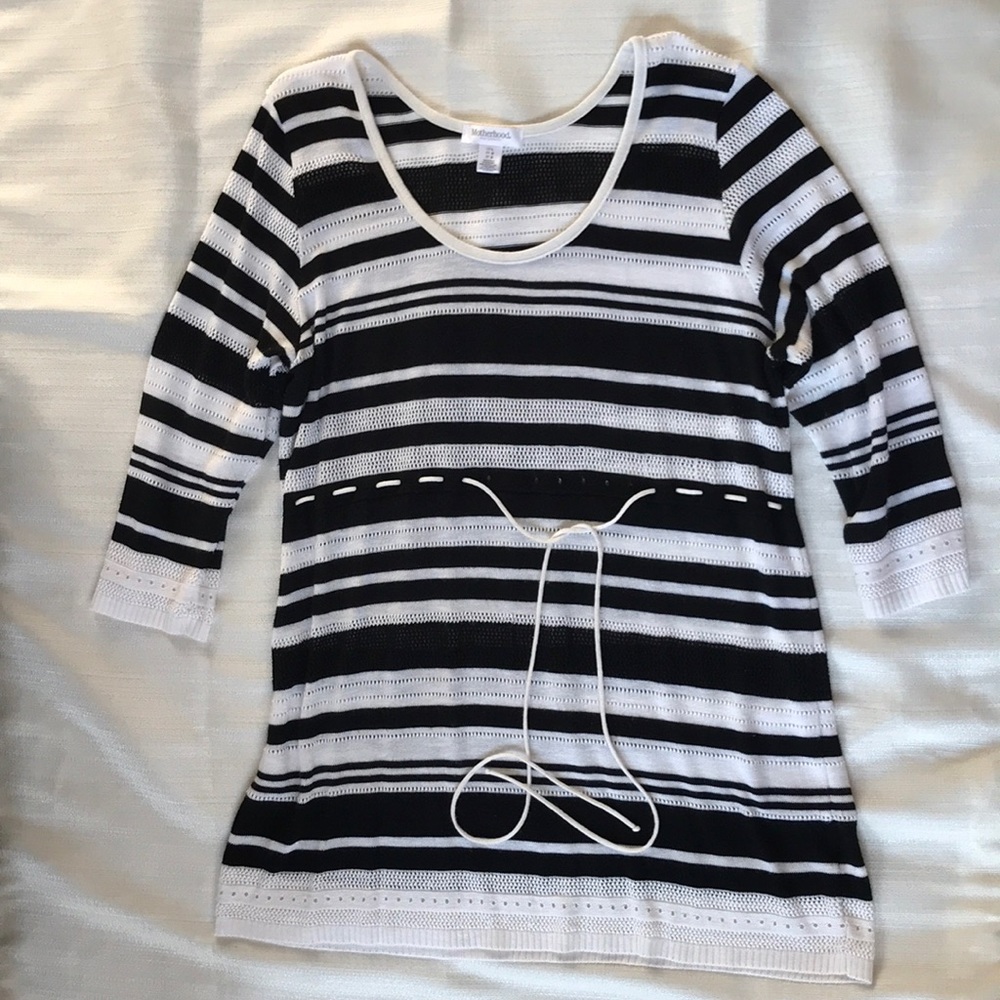 Lightweight knit maternity sweater